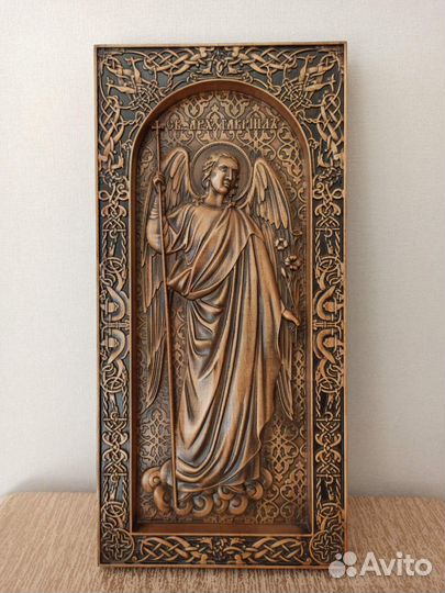 Резные иконы и панно