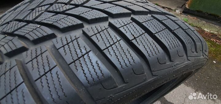 Goodyear UltraGrip Performance+ SUV 295/35 R21 107V