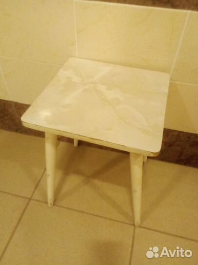 Табурет деревянный