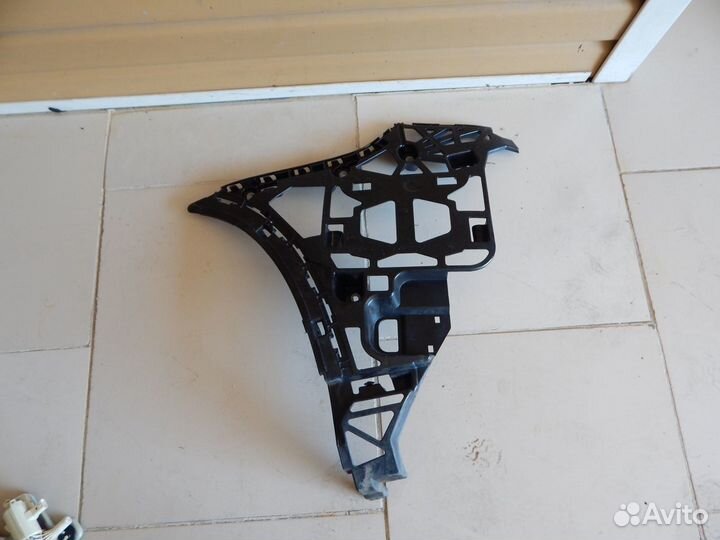 Крепление бампера заднее левое Mercedes-Benz Gle