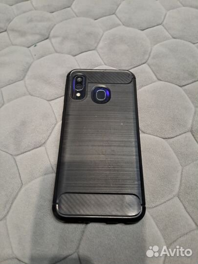Samsung Galaxy A40, 4/64 ГБ