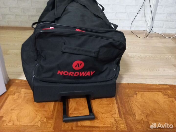 Баул хоккейнный на колесах