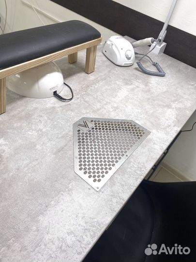 Маникюрный стол с вытяжкой