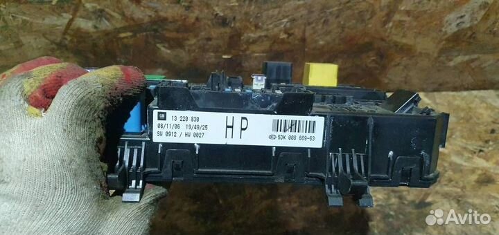 Блок предохранителей задний Opel Astra H 2004-2014