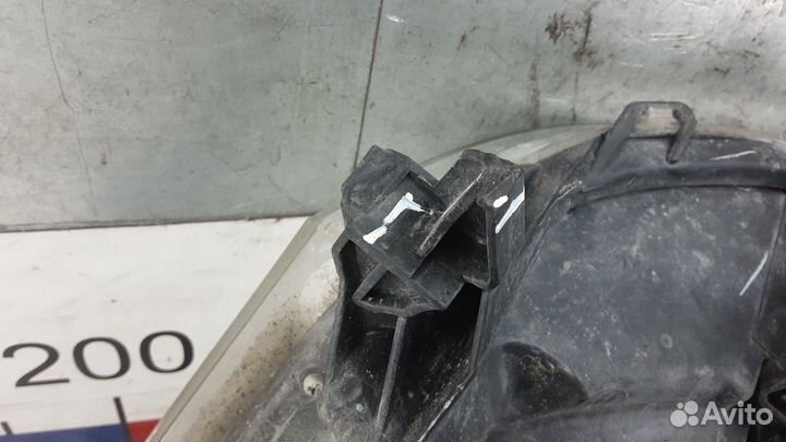 Фара Toyota Avensis T25 (2003-2008)