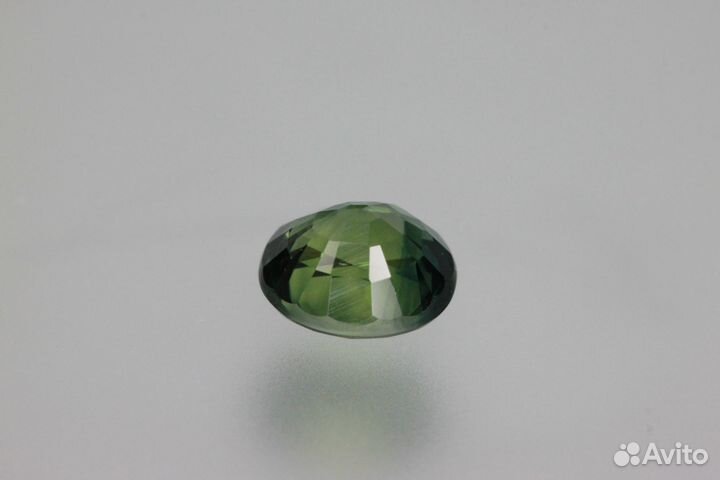 Зеленый сапфир высокой чистоты 1.49 карата