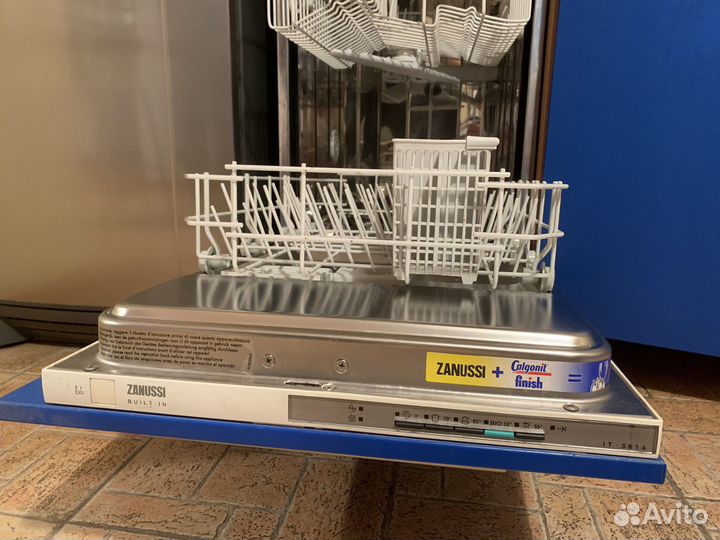 Посудомоечная машина zanussi
