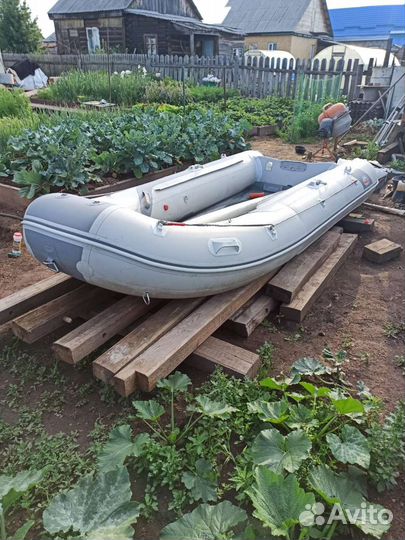 Продам пвх лодку Bager 390