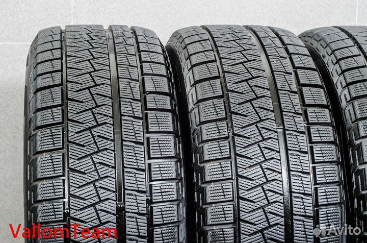 Pirelli Ice Asimmetrico Plus 215/60 R17 96Q