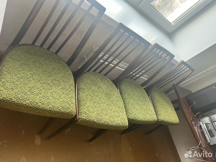 Стол и 4 стулв