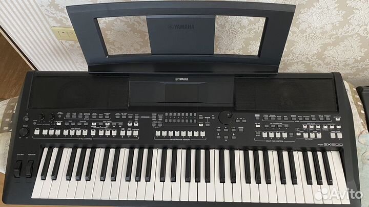 Синтезатор с автоаккомпанементом Yamaha PSR-SX600