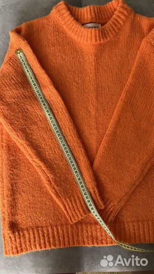Свитер оранжевый теплый