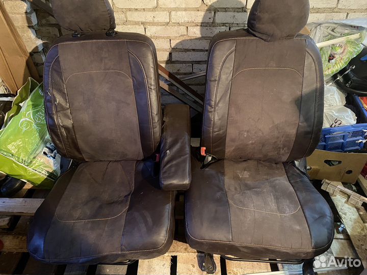 Передние сиденья toyota Bb ncp30 ncp31