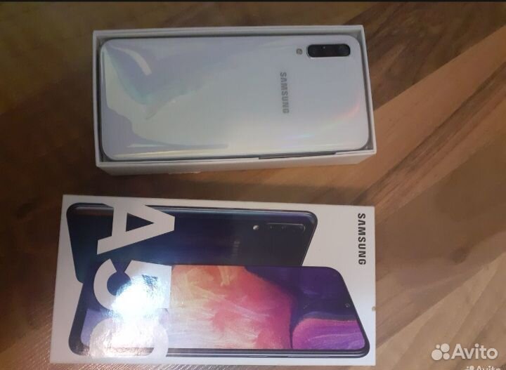 Samsung Galaxy A50, 4/64 ГБ