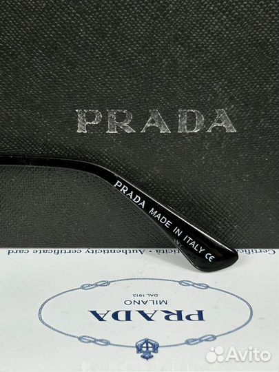 Солнцезащитные очки prada