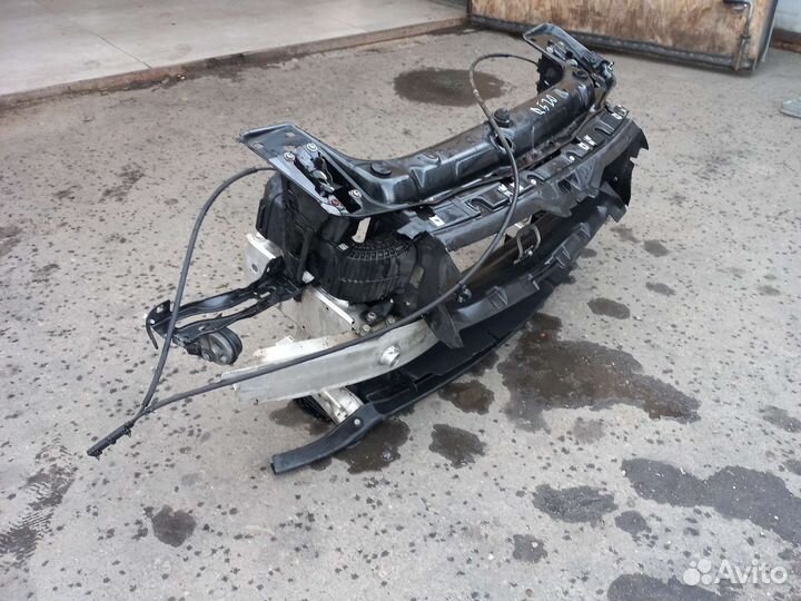 Передний панель телевизор bmw 3 F30 2014 год