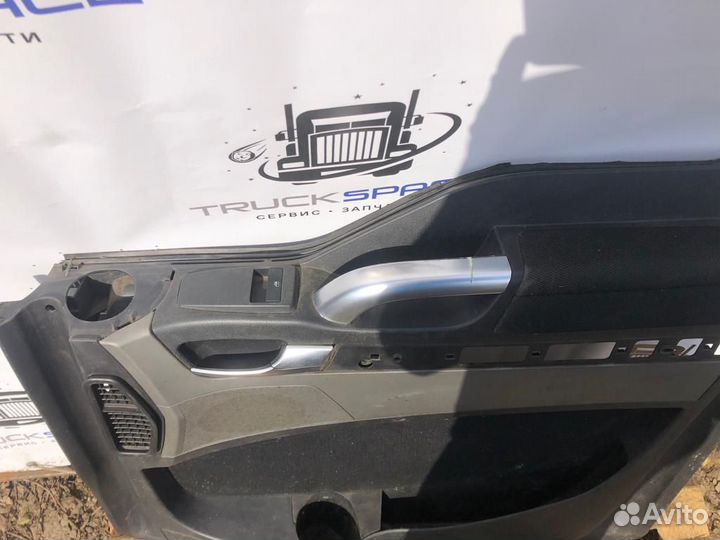 81626306110 Обшивка двери правая Man Tgx