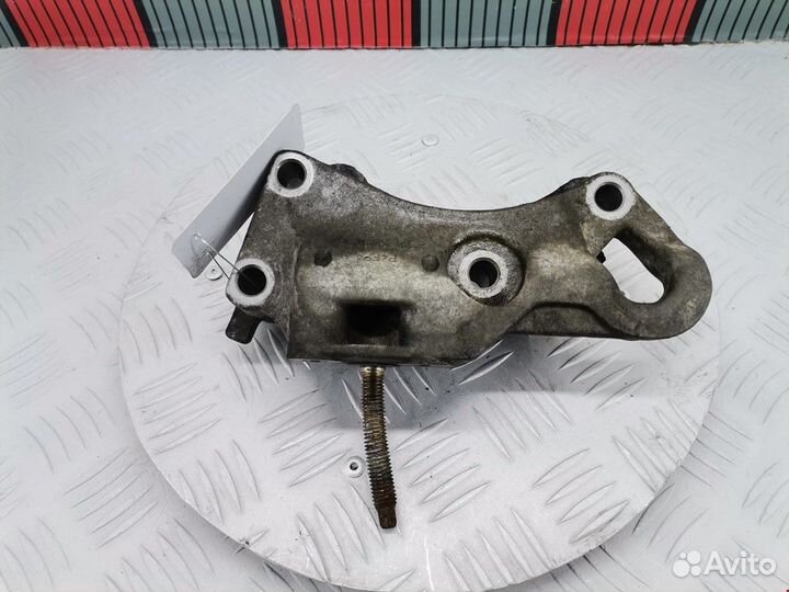 Кронштейн двигателя Ford Fiesta 5 2004