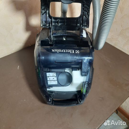 Пылесос Electrolux zsc6930