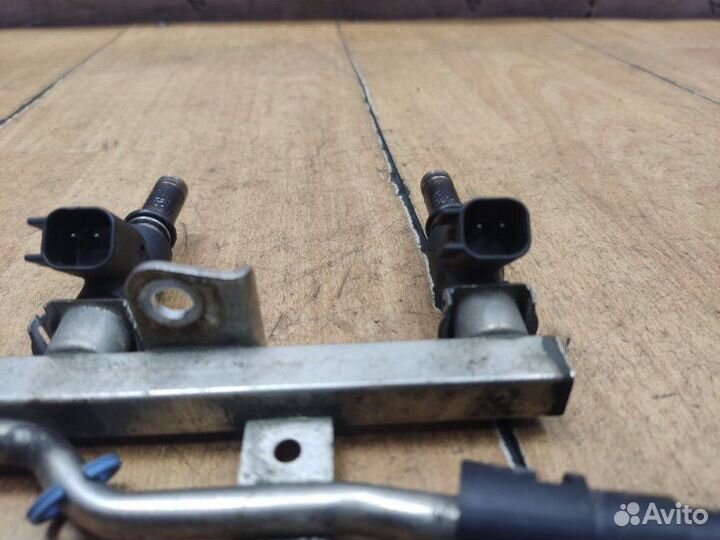 Топливная рампа Opel Astra H A16XER 2007