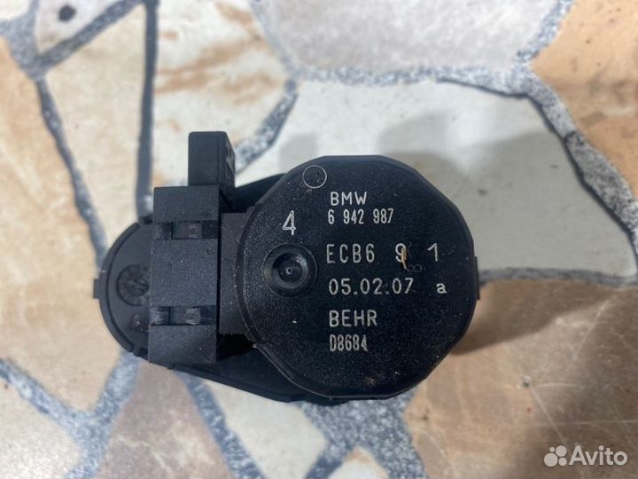 Сервопривод заслонок печки Bmw 530I седан 3.0