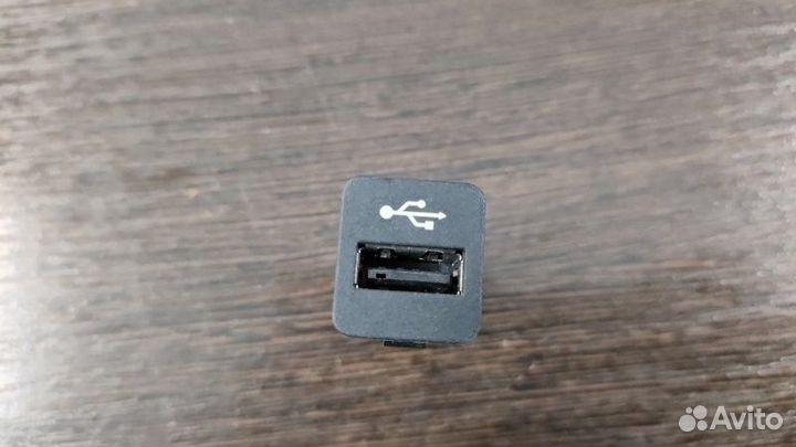 Разъем USB Bmw X5 50Ix E70 LCI N63 4.4I 2010