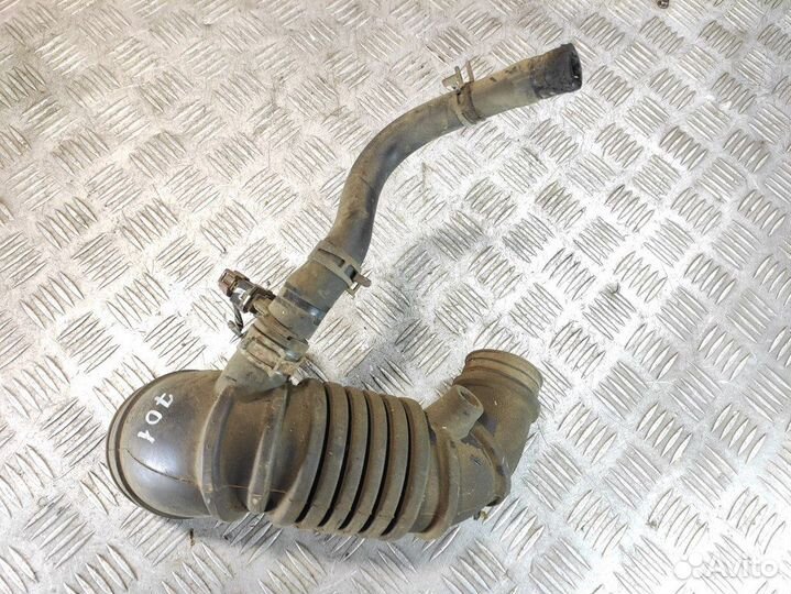 Патрубок воздушного фильтра Mitsubishi L200 2006-2