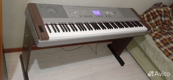 Цифровое пианино Yamaha DGX 640 W 88 клавиш молот