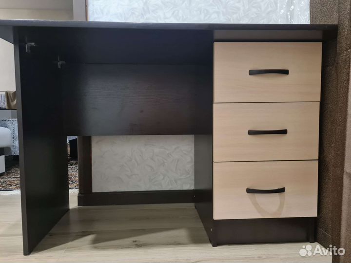 Письменный стол