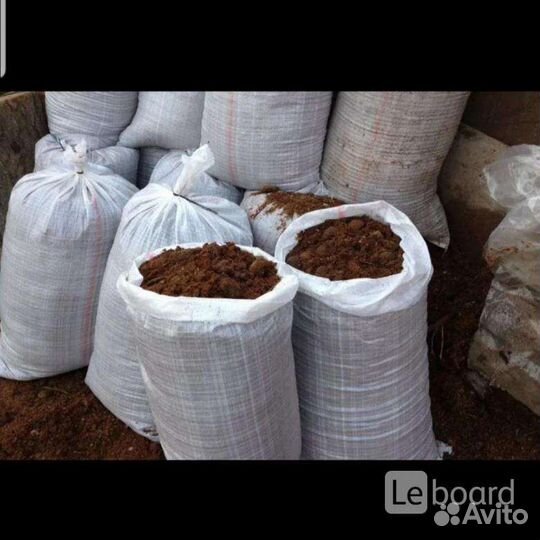 Чернозем в мешках и навоз