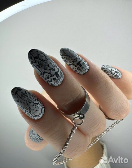 Маникюр и Педикюр с покрытием Luxio