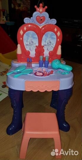 Косметический стол для девочки
