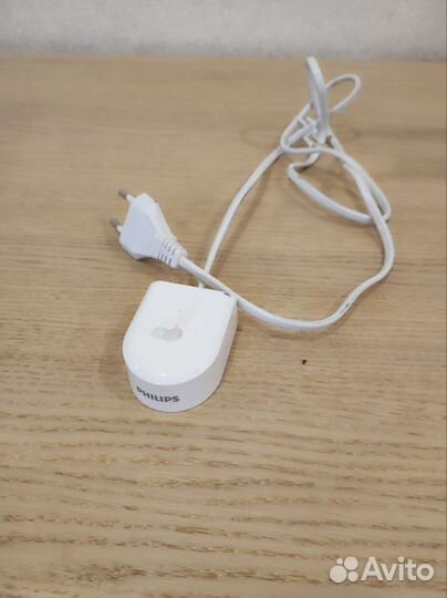 Футляр и зарядка от электрической щётки Филипс