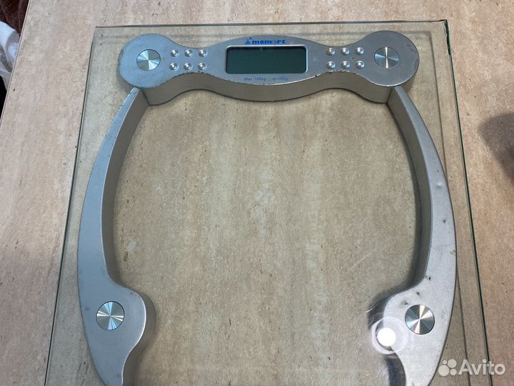 Напольные весы momert