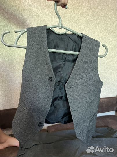 Школьная форма,жилет на мальчика 8-9 лет