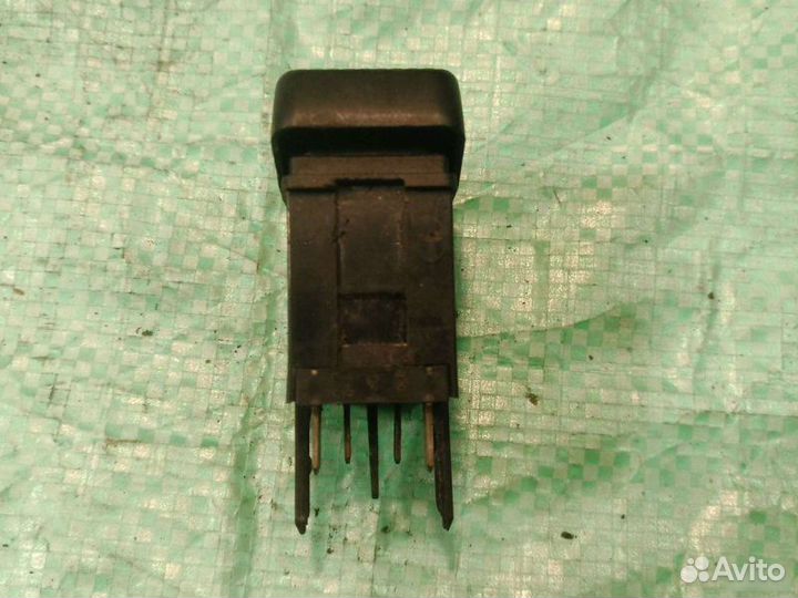 Кнопка подогрева стекла Volkswagen Passat B3