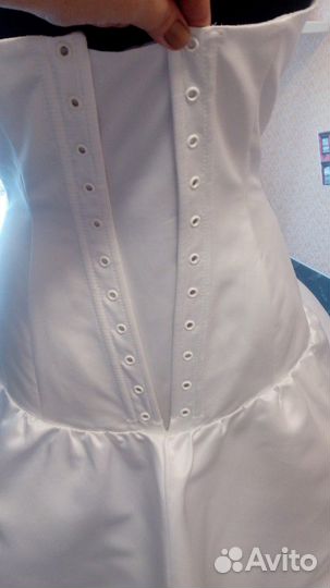 Платье свадебное со шлейфом