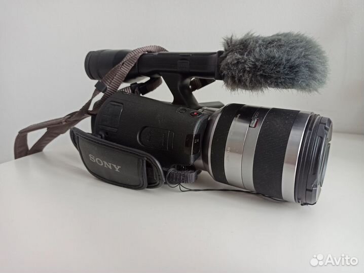 Видеокамера Sony Handycam NEX-VG20