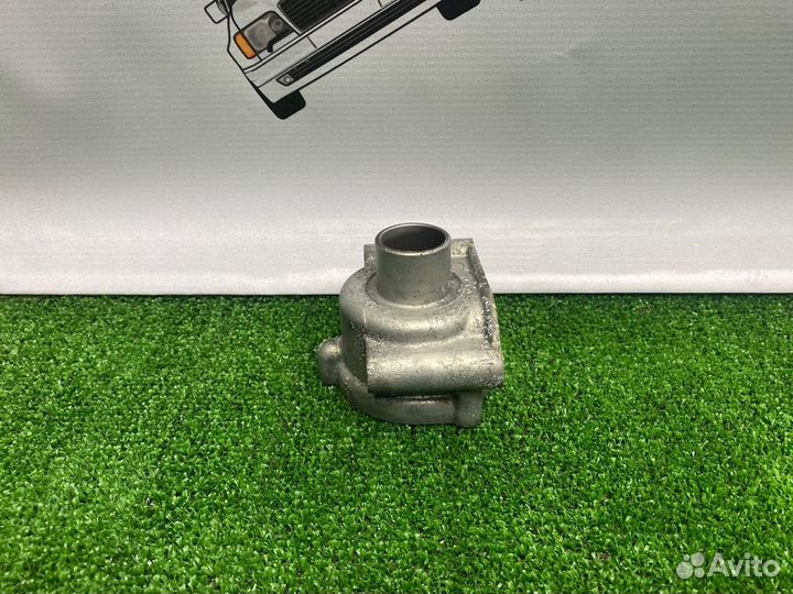 Корпус термостата Mercedes-Benz M102