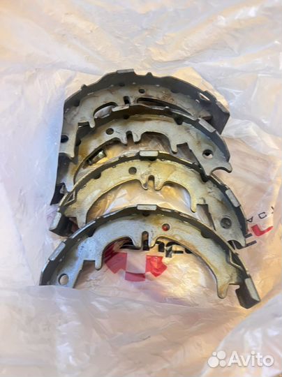 SAT Колодки ручного тормоза toyotharrier