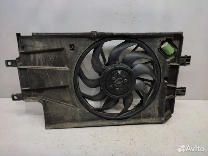 Диффузор радиатора Лада Гранта 2011