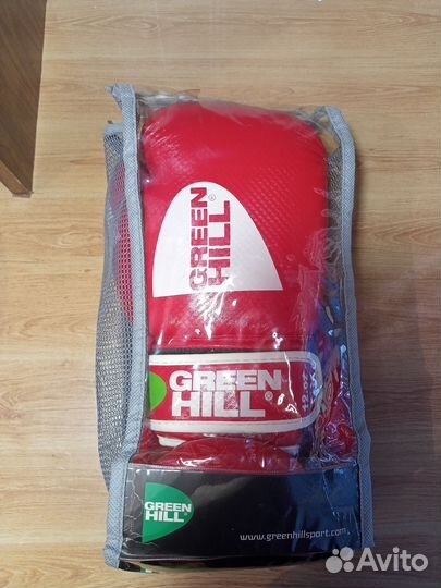 Спортивный инвентарь /Боксерские перчатки/ Шлем