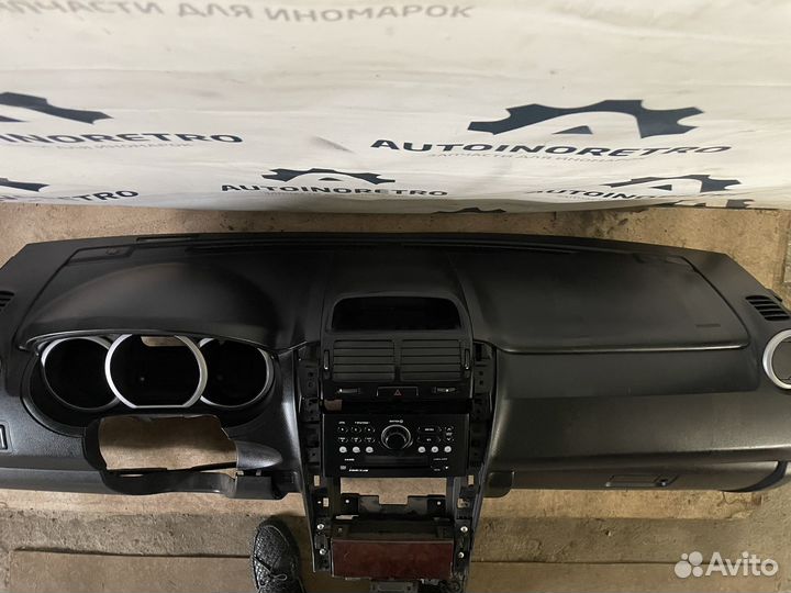 Панель салона (торпеда) Suzuki Grand Vitara 2