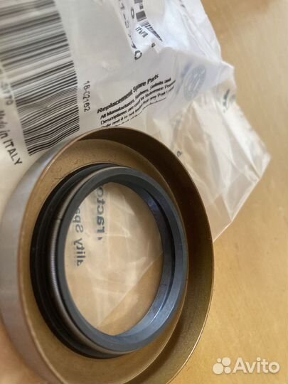 Сальник шкива натяжителя Komatsu s6d155-4