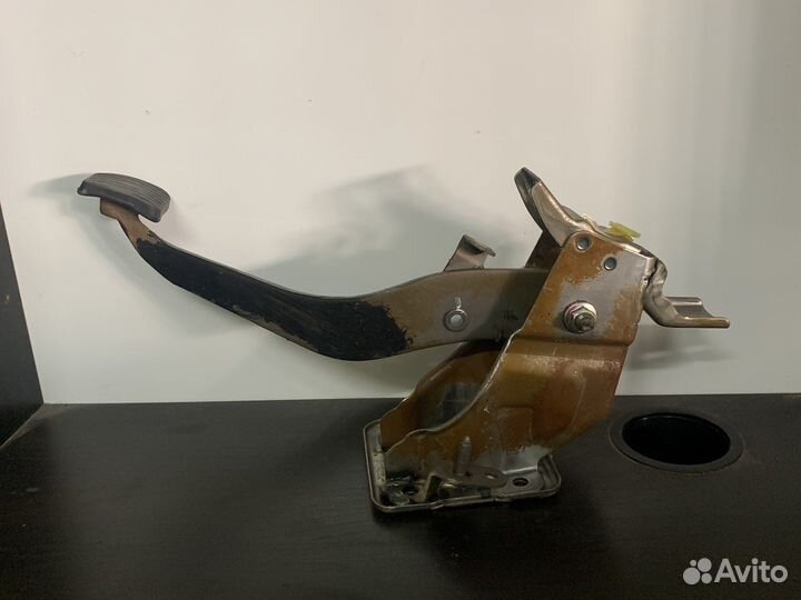 Педаль тормоза Chevrolet Aveo Т250