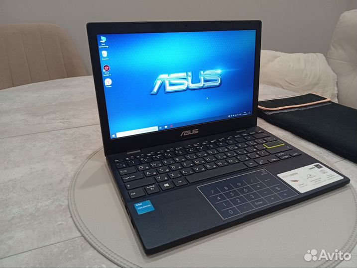 Современный ноутбук Asus 11.6
