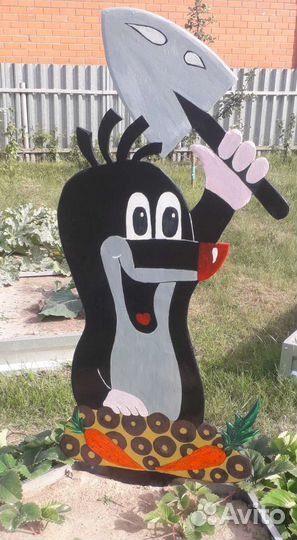 Крот с лопатой