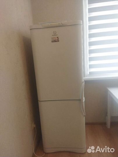 Холодильник indesit