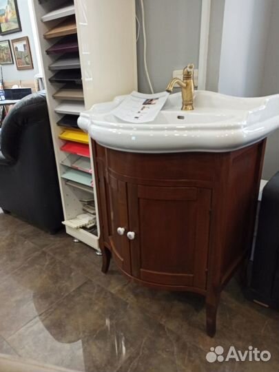 Итальянская мебель для ванны в стиле Retro