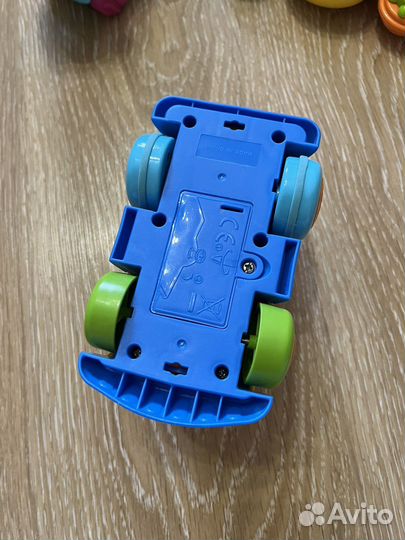 Паровоз и другие игрушки на батарейках